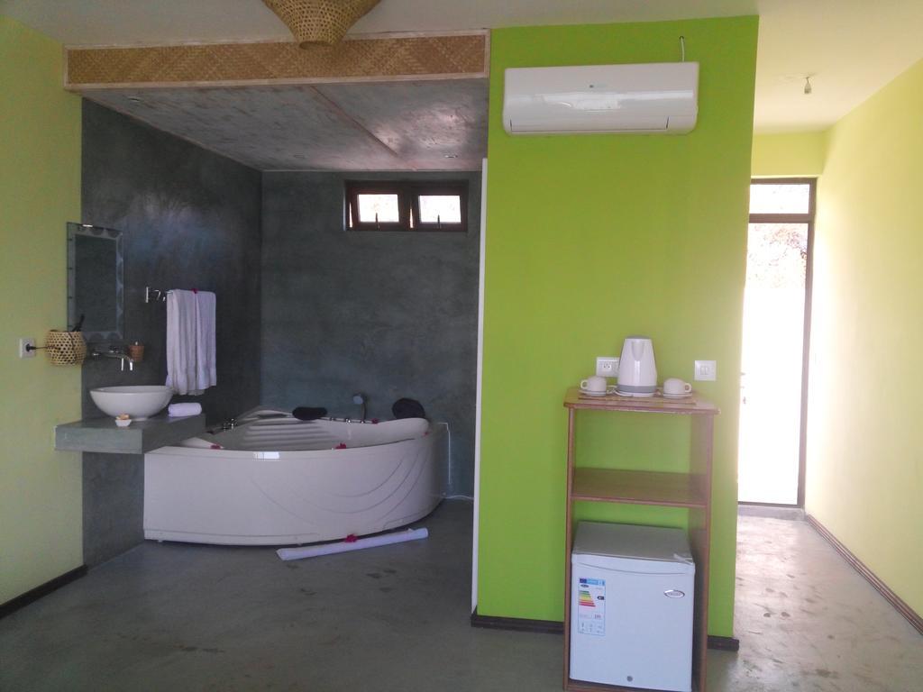 Le Pandanus Hotel Quatre Vents Exterior photo